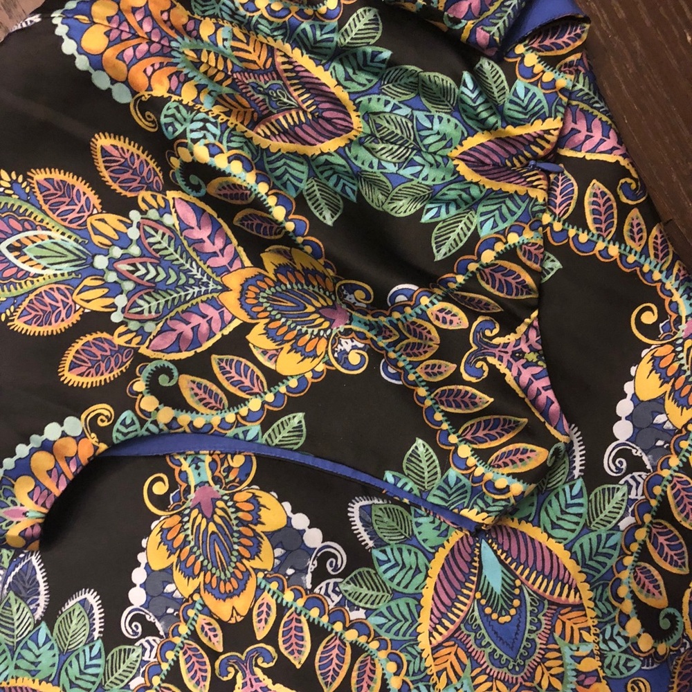 Limited Dress with patterns - Picture 4 of 4